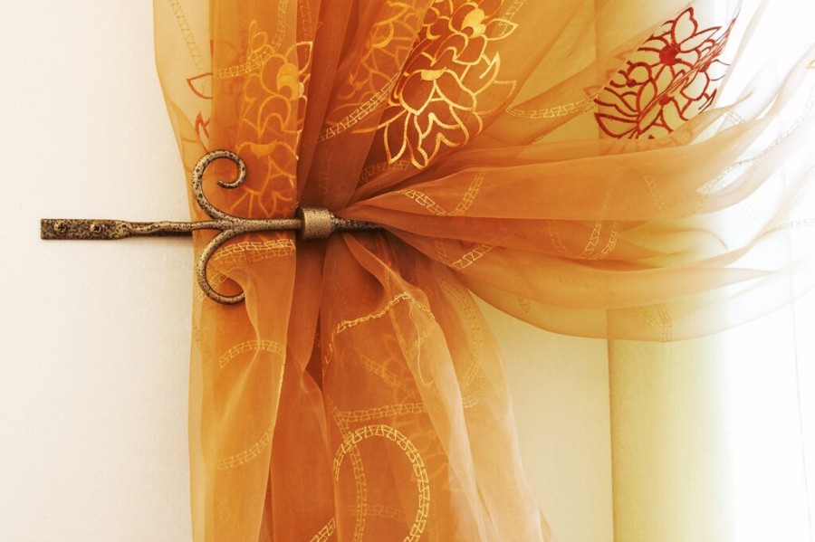 Как украсить шторы своими руками: Модные идеи украшений для штор (27 фото)